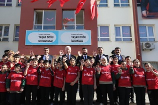 İSTANBUL VALİSİ DAVUT GÜL KÂĞITHANE’DE ÖĞRENCİLERLE BİR ARAYA GELDİ